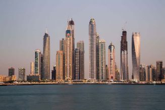 迪拜海边的城市建筑物摄影高清